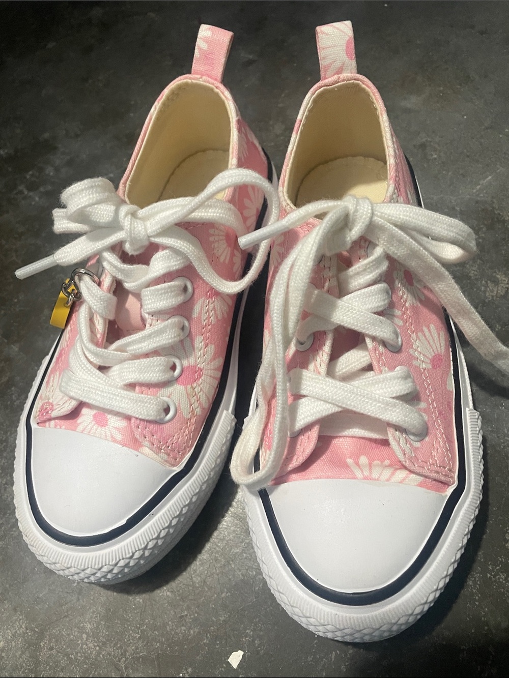 Girls Pink Daisy Canvas Lace-Up Sneakers